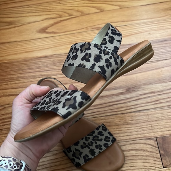 andre assous featherweights elastic sandal in animal print size 7 made in Spain - Picture 9 of 16